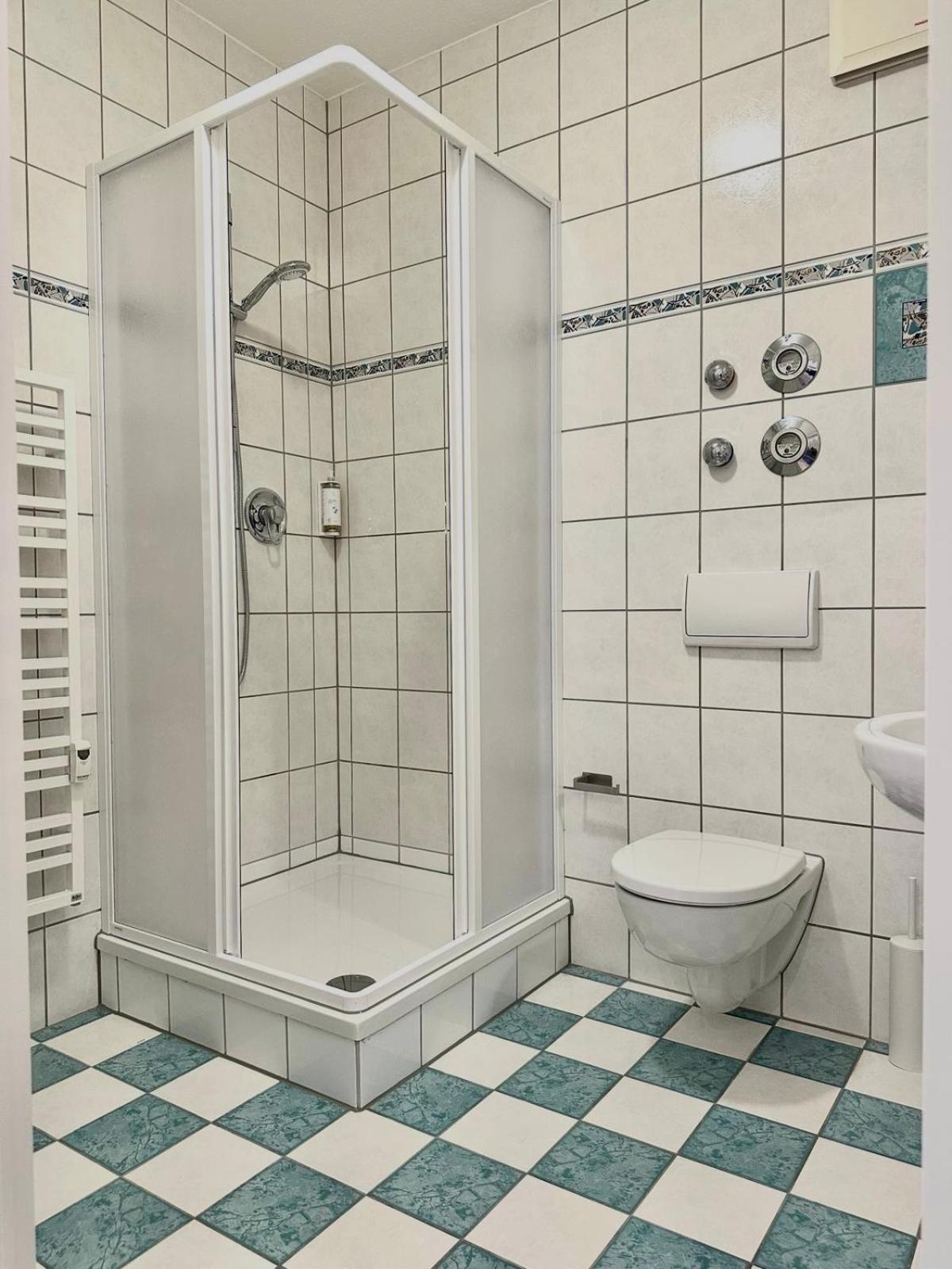 Raha Apartments - Modernes Studio-Apartment - Hbf - Gratis Parkplatz Erfurt Exterior photo