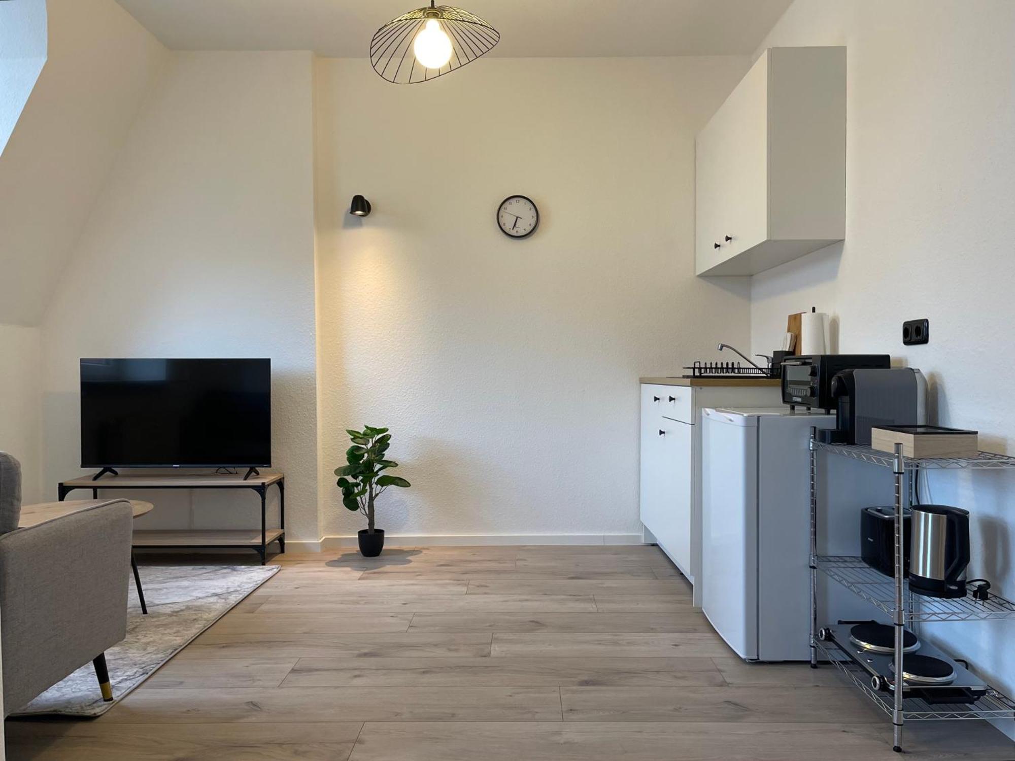 Raha Apartments - Modernes Studio-Apartment - Hbf - Gratis Parkplatz Erfurt Exterior photo