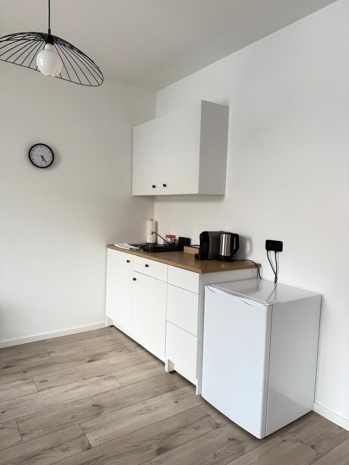 Raha Apartments - Modernes Studio-Apartment - Hbf - Gratis Parkplatz Erfurt Exterior photo