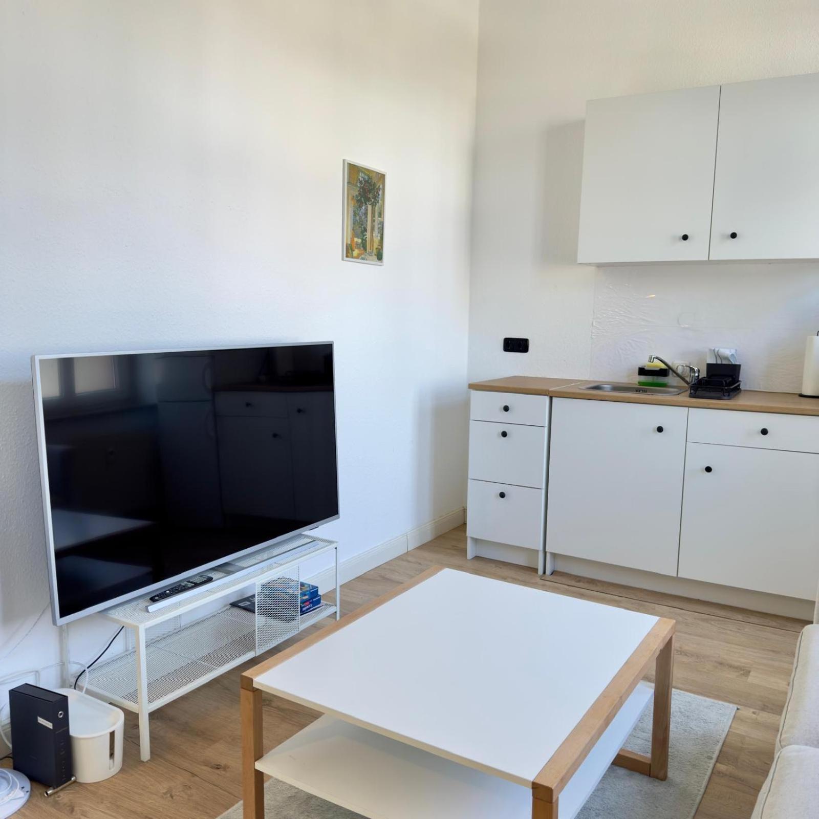 Raha Apartments - Modernes Studio-Apartment - Hbf - Gratis Parkplatz Erfurt Exterior photo